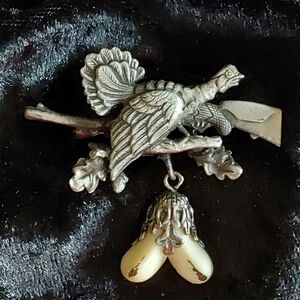 VINTAGE GERMAN "BIRD HUNTER" HAT PIN